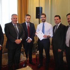 Prefeito lidera comitiva da FIMMA para entrega de convite ao governador do Estado convite FIMMA governador