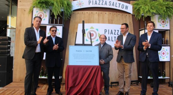 Piazza Salton é inaugurado no centro de Bento